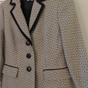 LaSuit Women Two piece Pant Suit